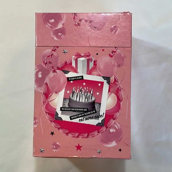 SOAP & GLORY THE BIRTHDAY BOX - Picture 2 of 9